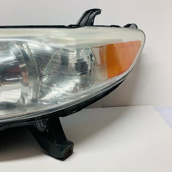 2011 2012 2013 2014 - 2019 Toyota Sienna Driver Left Side Headlight Halogen OEM - Picture 5 of 12